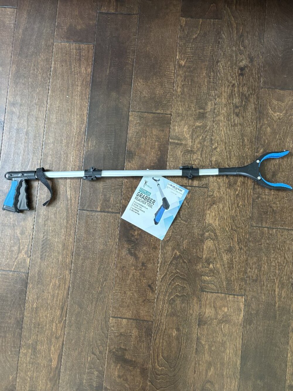 Reacher tool. Foldable for easy storage. NEW